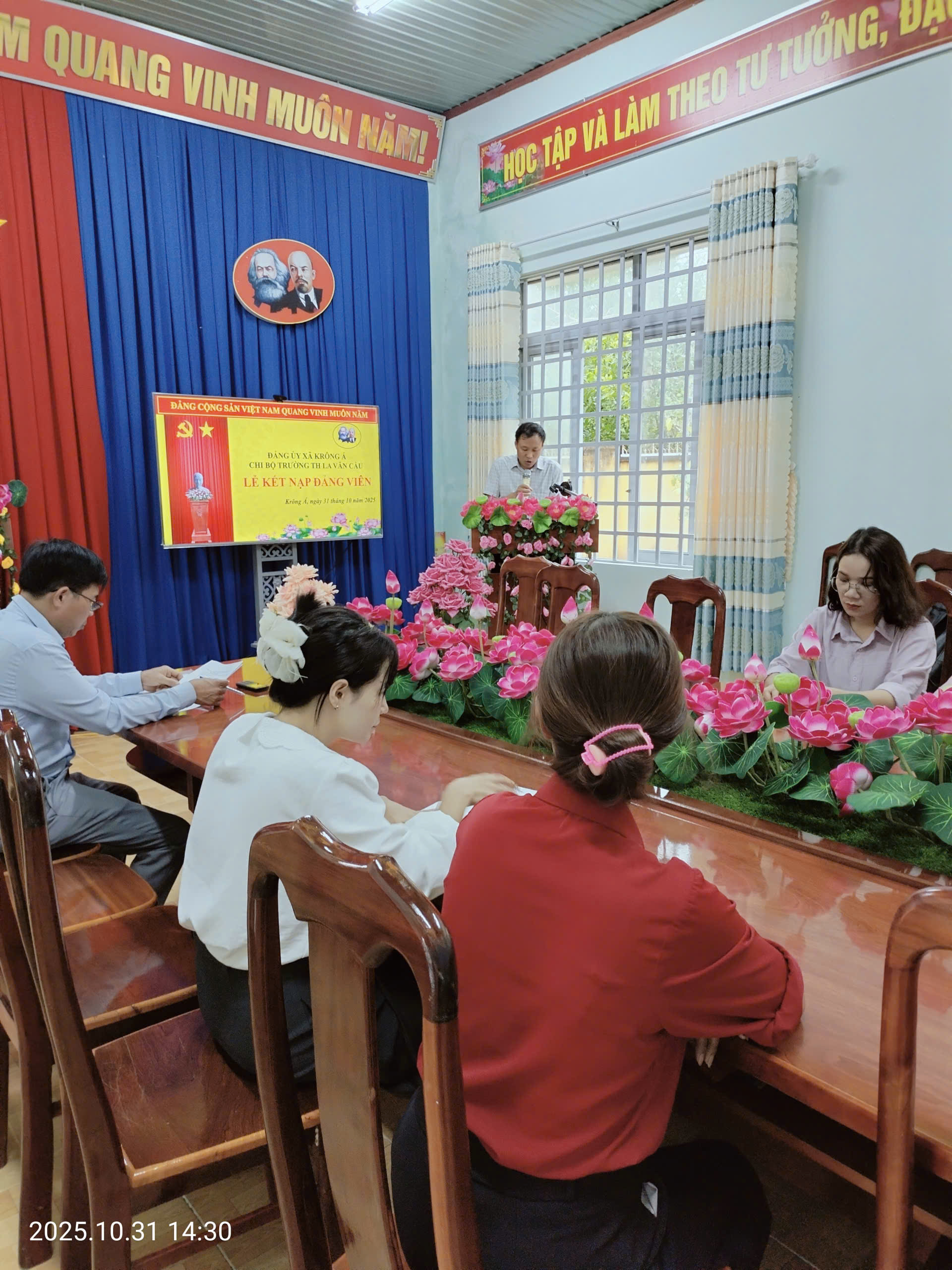 Lễ kết nạp Đảng viên mới