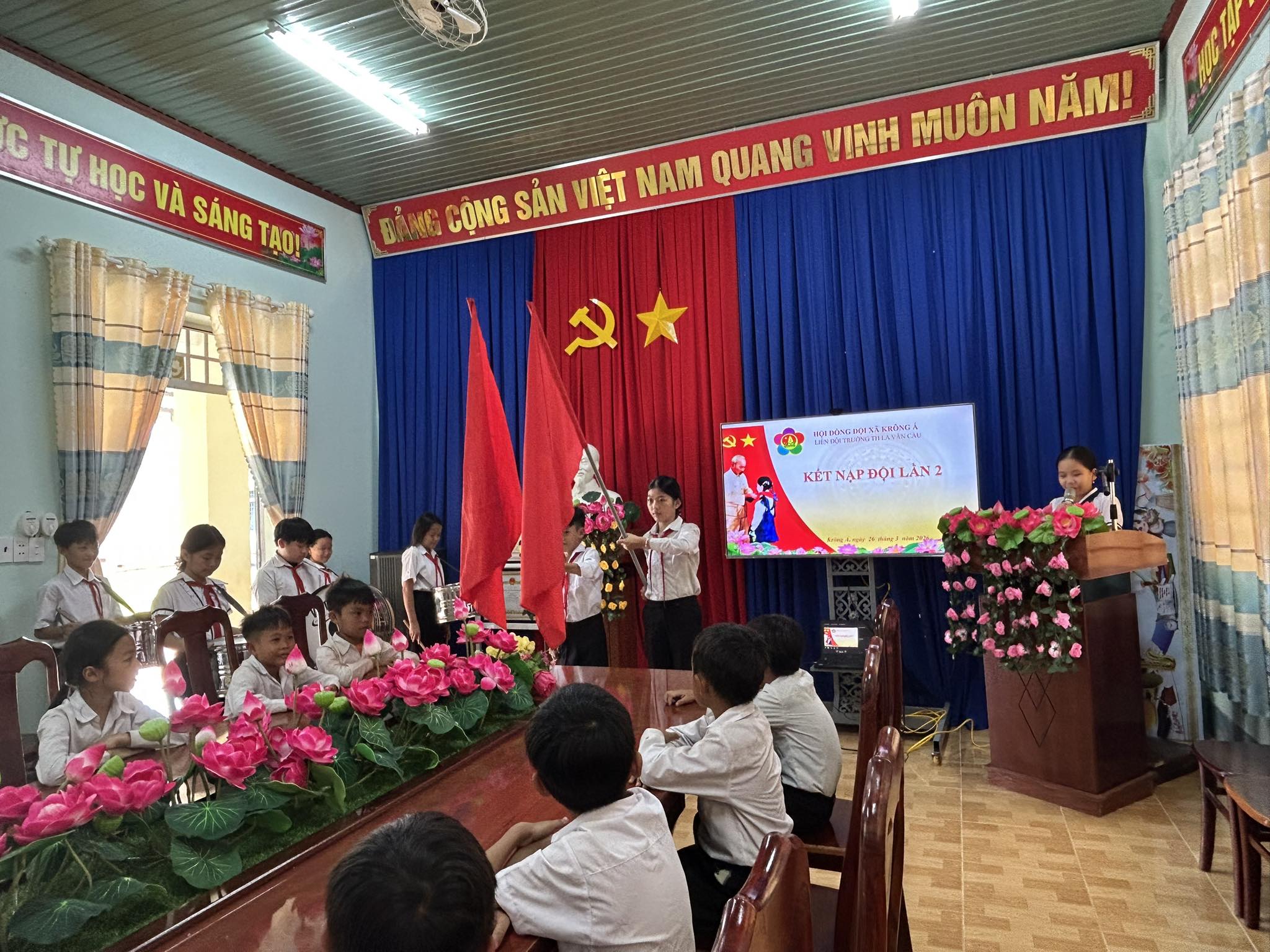 Hội Thi trò chơi dân gian và lễ kết nạp đội